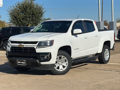 Used 2022 Chevrolet Colorado LT w/ LT Convenience Package image 2