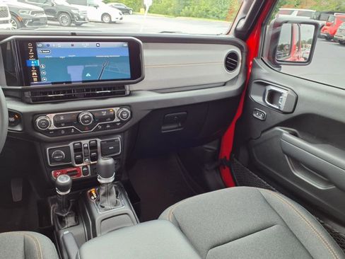 Used 2025 Jeep Gladiator Willys image 19