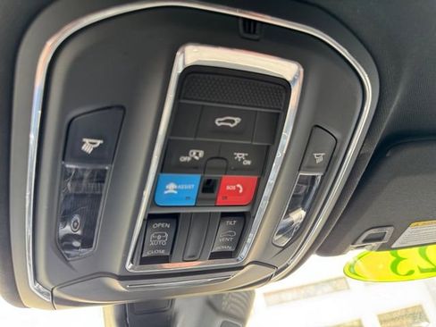 Certified 2023 Jeep Grand Cherokee Altitude AWD/4WD image 31