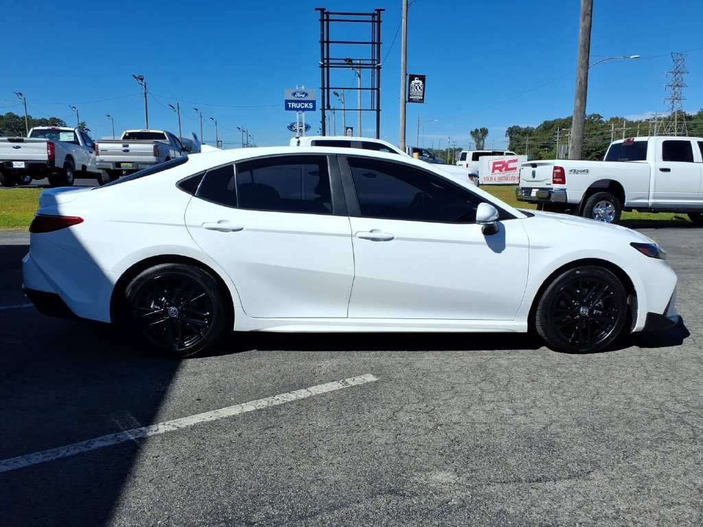 Used 2025 Toyota Camry SE w/ Convenience Package FWD image 8