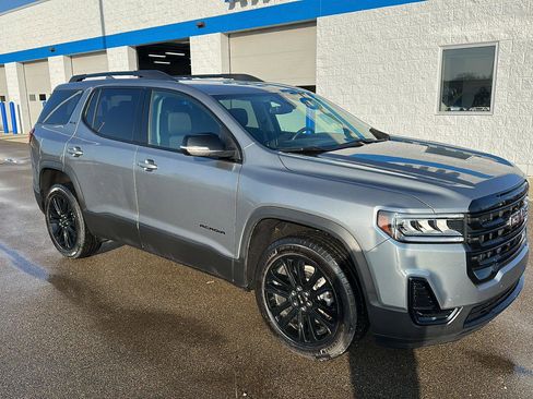 Used 2023 GMC Acadia SLE w/ Driver Convenience Package image 14
