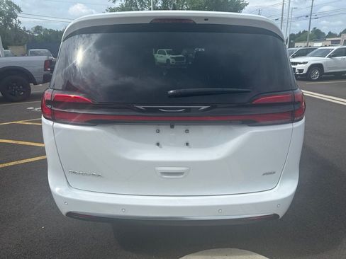 New 2027 Chrysler Pacifica Select AWD/4WD image 7