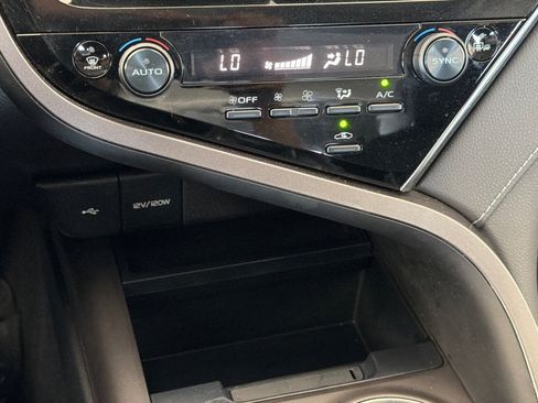 Used 2023 Toyota Camry SE w/ Convenience Package FWD image 18