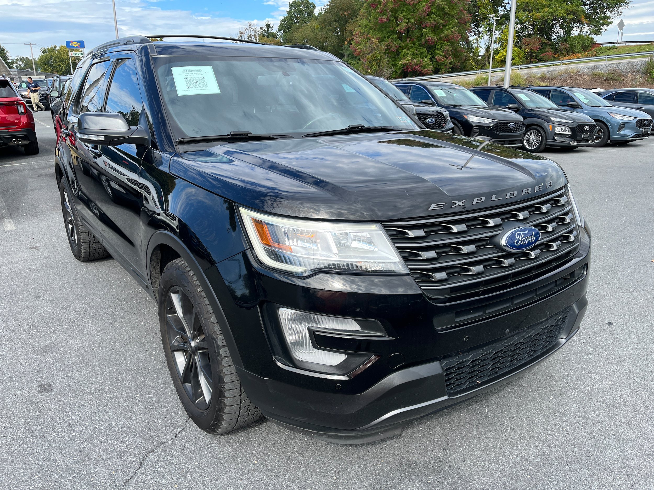 Certified 2017 Ford Explorer XLT w/ XLT Technology Feature Bundle AWD/4WD image 4