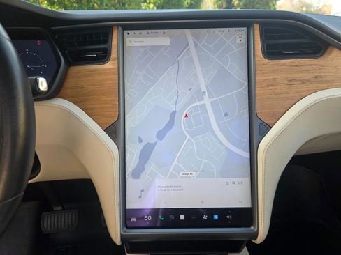 Used 2018 Tesla Model X 75D image 21