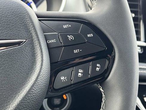 Used 2022 Chrysler Pacifica Touring-L w/ S Appearance Package FWD image 24