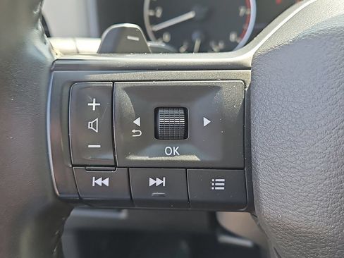 Used 2025 Nissan Rogue SV AWD/4WD image 27