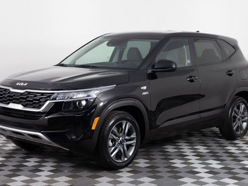 Used 2022 Kia Seltos LX AWD/4WD image 1