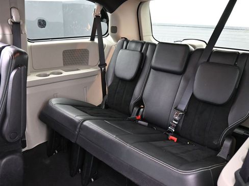 Certified 2017 Dodge Grand Caravan SXT image 12