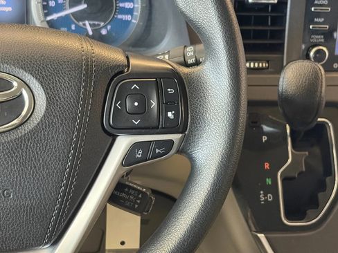 Used 2019 Toyota Sienna LE FWD image 61