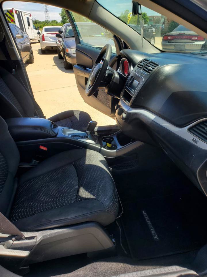 Used 2016 Dodge Journey SXT w/ Comfort/Convenience Group FWD image 14