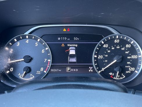 Used 2023 Nissan Frontier SV image 18