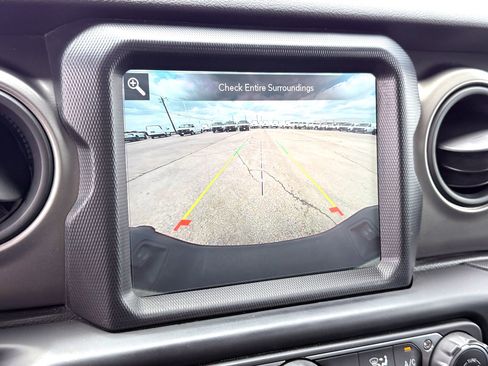 Used 2021 Jeep Gladiator Sport AWD/4WD image 17