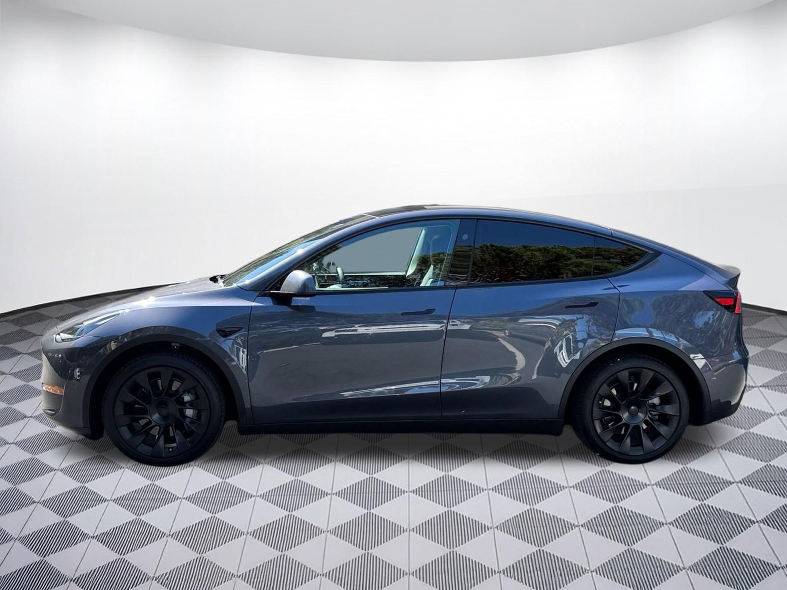 Used 2023 Tesla Model Y Long Range AWD/4WD image 2