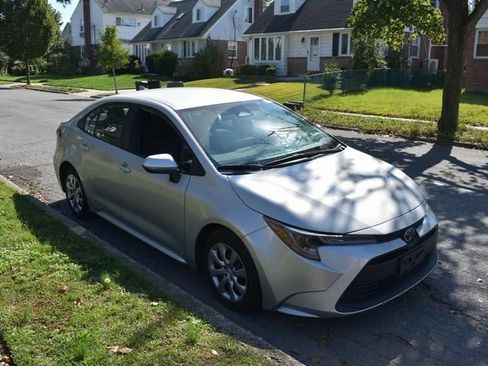 Used 2025 Toyota Corolla LE FWD image 4