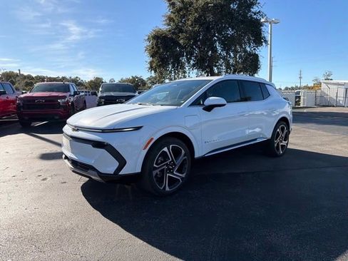 New 2026 Chevrolet Equinox EV LT image 2