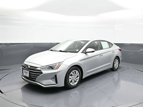 Used 2019 Hyundai Elantra SE w/ Cargo Package FWD image 1