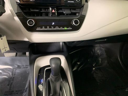 Used 2022 Toyota Corolla LE FWD image 24
