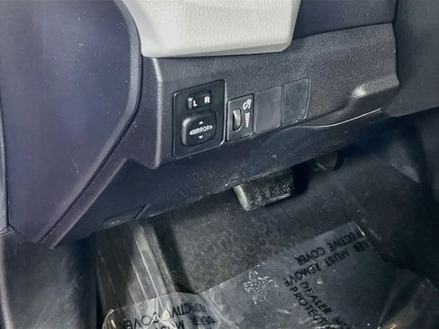 Used 2016 Toyota Corolla LE FWD image 10