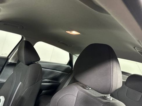 Certified 2024 Hyundai Elantra SE image 12