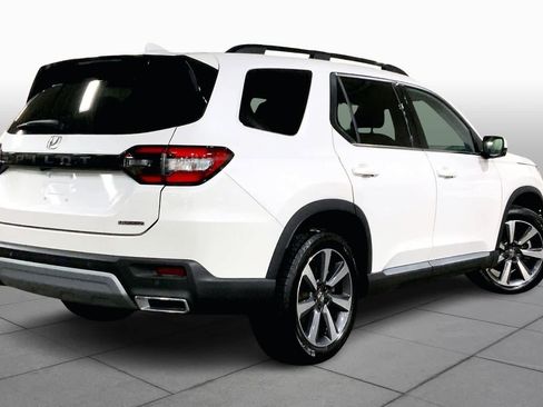 Used 2023 Honda Pilot Touring image 12