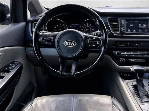 Used 2017 Kia Sedona LX w/ LX Essentials Premium Package FWD image 7