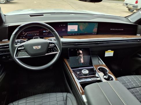 Used 2025 Cadillac Escalade Premium Luxury Platinum image 15
