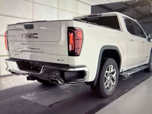 Used 2024 GMC Sierra 1500 SLT AWD/4WD image 5