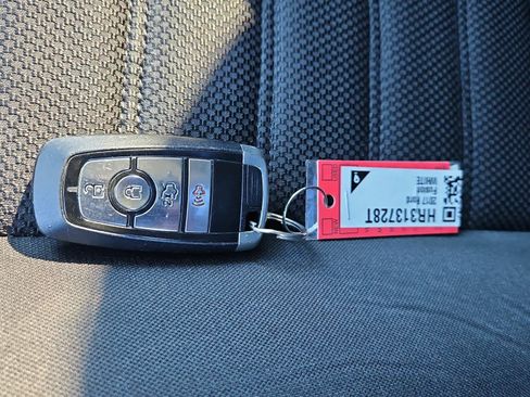 Used 2017 Ford Fusion SE w/ Fusion SE Technology Package image 20