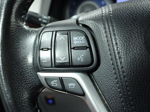 Used 2017 Toyota Sienna XLE image 22