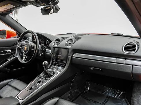 Used 2019 Porsche 718 Boxster image 16