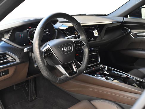 Used 2022 Audi e-tron GT Premium Plus w/ Performance Package image 19