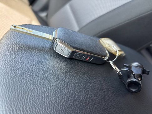 Used 2025 Kia Soul LX w/ LX Technology Package FWD image 21