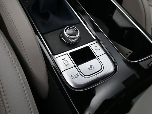 Used 2024 Kia Telluride EX w/ EX Captain's Chair Package image 26