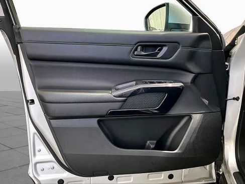 Certified 2024 Nissan Pathfinder SV FWD image 21
