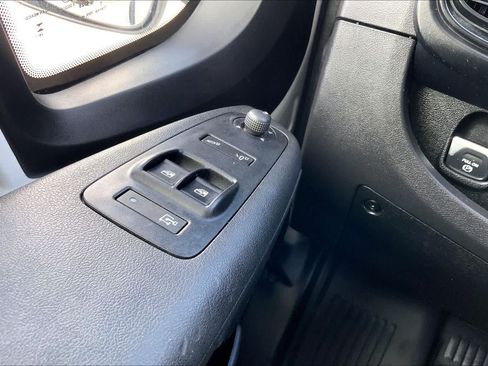 Used 2025 RAM ProMaster 2500 w/ Convenience Group FWD image 31