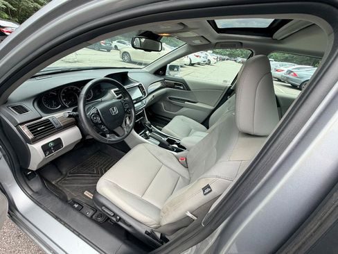 Used 2017 Honda Accord EX-L image 8