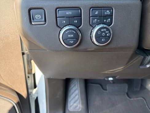 Used 2025 GMC Sierra 1500 SLT AWD/4WD image 25