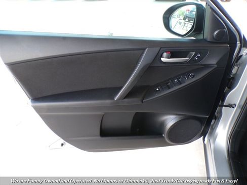 Used 2011 MAZDA MAZDA3 i Touring FWD image 10