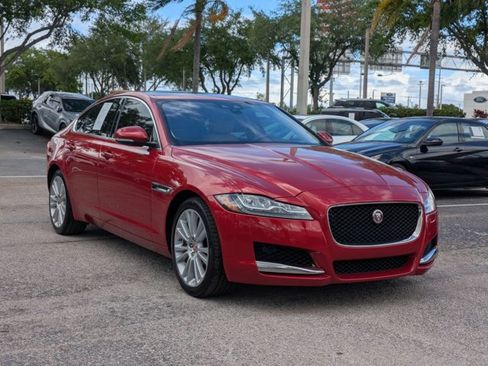 Used 2019 Jaguar XF Prestige image 3