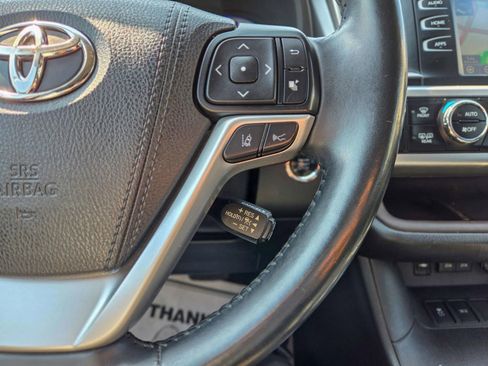 Used 2018 Toyota Highlander XLE image 17
