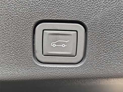 New 2026 Chevrolet Traverse LT image 14