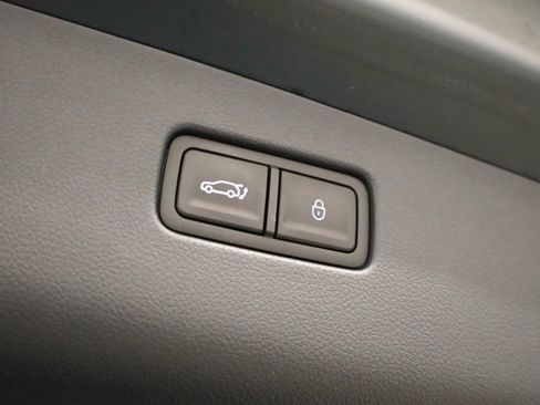 Used 2024 Genesis GV70 2.5T w/ Advanced Package image 39