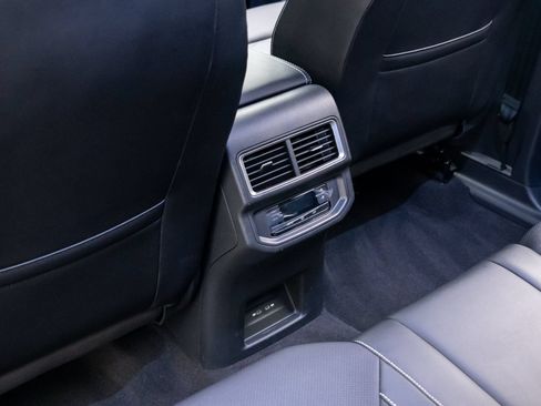 Used 2024 Volkswagen Atlas SE AWD/4WD image 18