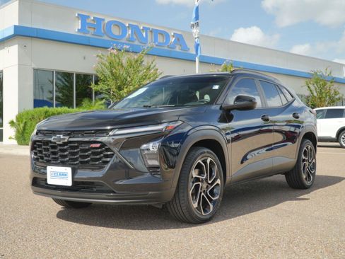 Used 2024 Chevrolet Trax RS w/ Sunroof Package FWD image 1