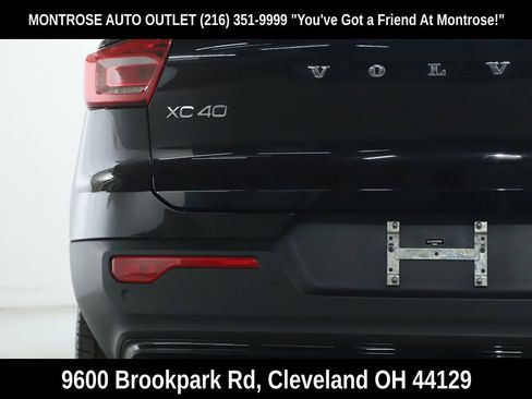 Used 2023 Volvo XC40 B5 Plus w/ Climate Package image 13