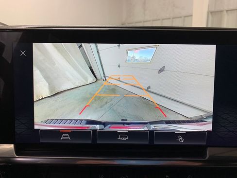 Used 2024 GMC Sierra 2500 SLT w/ SLT Convenience Package image 9