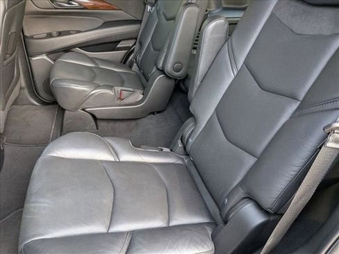 Used 2019 Cadillac Escalade Luxury RWD image 15