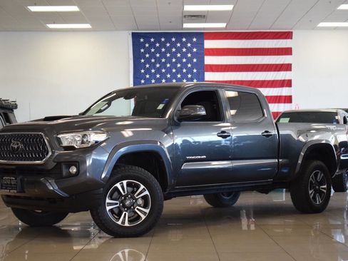 Used 2019 Toyota Tacoma TRD Sport w/ Technology Package image 12