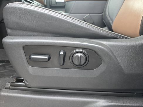 Used 2021 Chevrolet Silverado 1500 High Country w/ Technology Package image 14